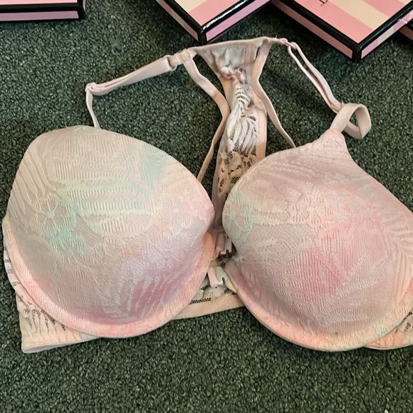Pink buff Victoria’s Secret, lightly lined front attached bra - Picture 3 of 4